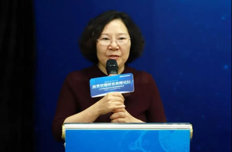 国内高难度眼修复专家刘辅蓉教授在本次论坛授课.jpeg